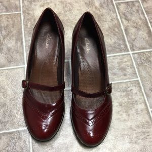 Red/burgundy Clarks Mary Jane high heels! 😍